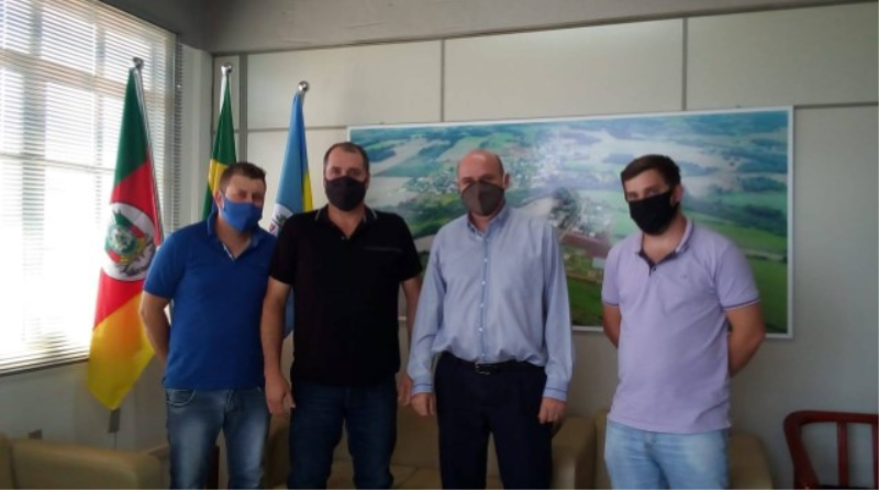 EXECUTIVO MUNICIPAL RECEBE VISITA DO GERENTE DA CAIXA